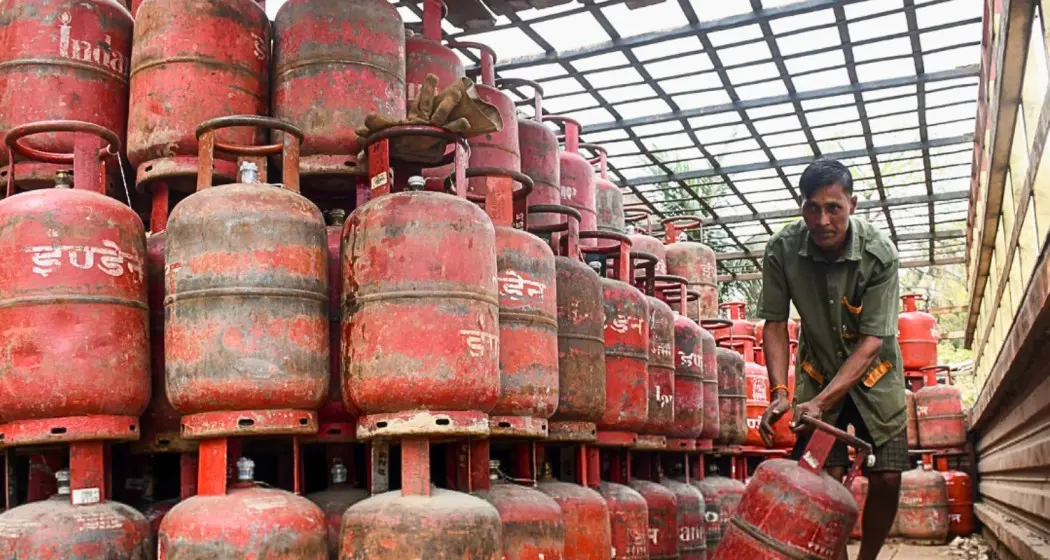 India LPG Shortage Surging as Bearish Supply Crisis Hits 30% Gas Cuts